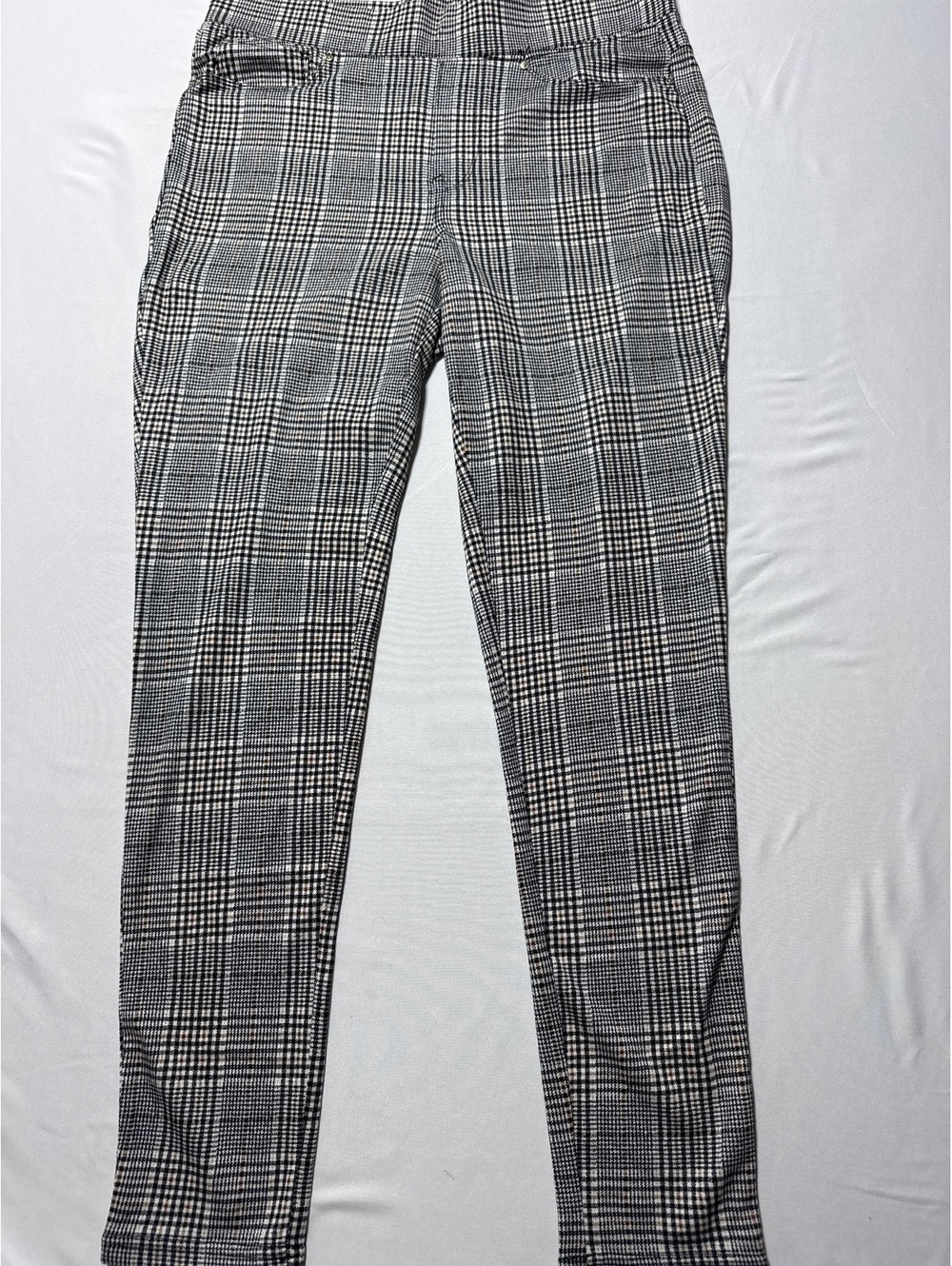 Seven7 Classic Plaid Pants – Your New Favorite Leg Hugger!